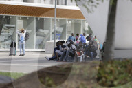 NEWS - Flüchtlinge in Mailand hocken auf der Strasse