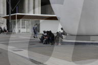 NEWS - Flüchtlinge in Mailand hocken auf der Strasse