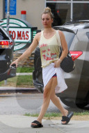 PEOPLE - Kaley Cuoco verlässt das Fitness-Studio ein wenig verschwitzt