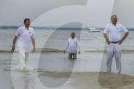 FEATURE -  Cricket Spiel am Strand in England