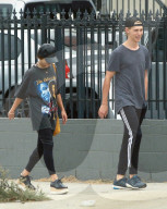 PEOPLE - Austin Butler macht die Tür auf für seine Freundin Vanessa Hudgens