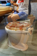FEATURE - Was für ein Scheiss: Asiatisches Restaurant macht auf Toilette