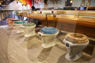 FEATURE - Was für ein Scheiss: Asiatisches Restaurant macht auf Toilette