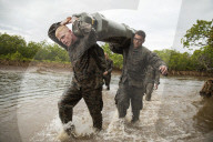FEATURE - Kampftraining im Schlamm