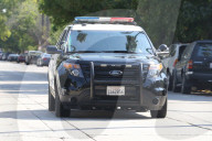 PEOPLE - Zügelwagen mit der Polizei Eskorte vor dem Jolie/Pitt Haus