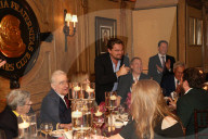 PEOPLE - Cohen, DiCaprio, Lewis und Co. bei Martin Scorsese Friard Club Icon Award
