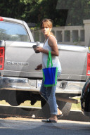 PEOPLE - Halle Berry wirkt etwas blass