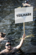 NEWS - Berlin: Protest-Schwimmen von Blinden gegen "Teilhabegesetz"