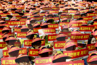 NEWS - Seoul: Bankangestellte protestieren in Fussballstadion