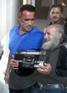 PEOPLE - Arnold Schwarzenegger scheint die 80ger zu lieben
