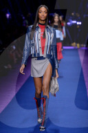 PEOPLE - Jourdan Dunn läuft für Versace in Mailand