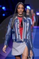PEOPLE - Jourdan Dunn läuft für Versace in Mailand