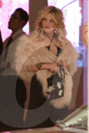 PEOPLE - Sexy: Kate Hudson auf dem Weg zu Nicole Richies Geburtstagsparty