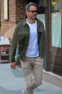 PEOPLE - Ryan Reynolds im Casual Look in Tribeca unterwegs