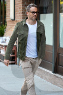 PEOPLE - Ryan Reynolds im Casual Look in Tribeca unterwegs