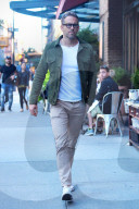 PEOPLE - Ryan Reynolds im Casual Look in Tribeca unterwegs