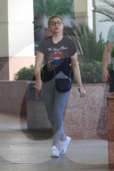 PEOPLE - Geek is Chic: Chloe Moretz in Beverly Hills unterwegs