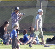 EXKLUSIV - Julia Roberts und Danny Moder fiebern am Spielfeldrand ihrer Kids mit