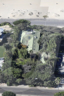 PEOPLE - Angelina Jolies neues Heim in Malibu