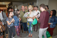 PEOPLE - Pixie Lott wird von Fans herzlich in Brasilien empfangen