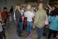 PEOPLE - Pixie Lott wird von Fans herzlich in Brasilien empfangen