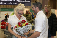 PEOPLE - Pixie Lott wird von Fans herzlich in Brasilien empfangen