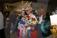 PEOPLE - Pixie Lott wird von Fans herzlich in Brasilien empfangen