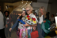 PEOPLE - Pixie Lott wird von Fans herzlich in Brasilien empfangen