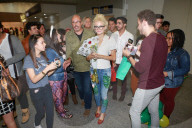 PEOPLE - Pixie Lott wird von Fans herzlich in Brasilien empfangen