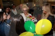 PEOPLE - Pixie Lott wird von Fans herzlich in Brasilien empfangen