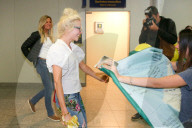 PEOPLE - Pixie Lott wird von Fans herzlich in Brasilien empfangen