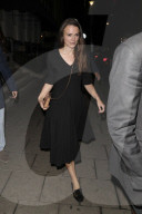 PEOPLE - Lady in Black: Keira Knightley in London unterwegs