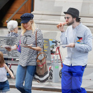 PEOPLE - Sienna Miller und Tom Sturridge mit Klein Marlowe in New York unterwegs
