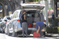 PEOPLE - Mommy Mode: Halle Berry bummelt in Hollywood