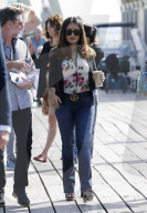 PEOPLE - Salma Hayek steht für Jamie Oliver vor der Linse