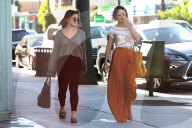 PEOPLE - Vanessa Hudgens bummelt in Studio City