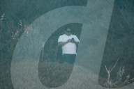 EXKLUSIV - Bodyguards bewachen Angelina Jolie's Anwesen Los Angeles