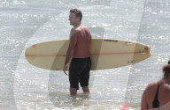 PEOPLE - Scott Eastwood stürzt sich in die Wellen von Malibu