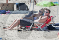 PEOPLE - Scott Eastwood stürzt sich in die Wellen von Malibu