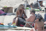 PEOPLE - Scott Eastwood stürzt sich in die Wellen von Malibu