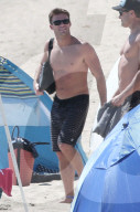 PEOPLE - Scott Eastwood stürzt sich in die Wellen von Malibu
