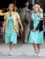 PEOPLE - Kate Winslet und Juno Temple bei Dreharbeiten in Coney Island