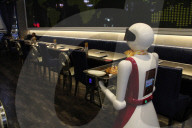 FEATURE - China: Vom Roboter bedient im Binzho
