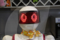FEATURE - China: Vom Roboter bedient im Binzho