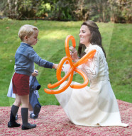 PEOPLE - Kate und William in Kanada: Kinderparty für George und Charlotte