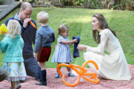 PEOPLE - Kate und William in Kanada: Kinderparty für George und Charlotte