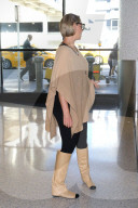 PEOPLE - Katherine Heigl versteckt ihr Babybauch unter einem Poncho
