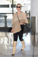 PEOPLE - Katherine Heigl versteckt ihr Babybauch unter einem Poncho