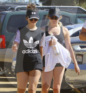 PEOPLE - Vanessa Hudgens und Ashley Tisdale machen gemeinsam Sport