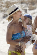 EXKLUSIV - Elsa Pataky mit ihrer Familie am Beach auf Formentera